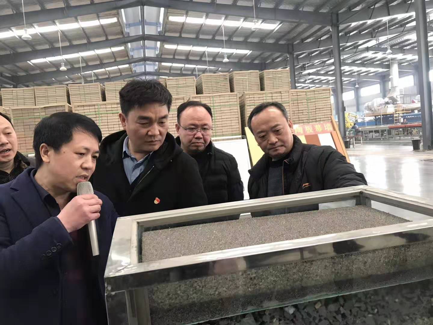 修武縣委常委，縣政府常務(wù)副縣長千懷貴眾光公司考察調(diào)研